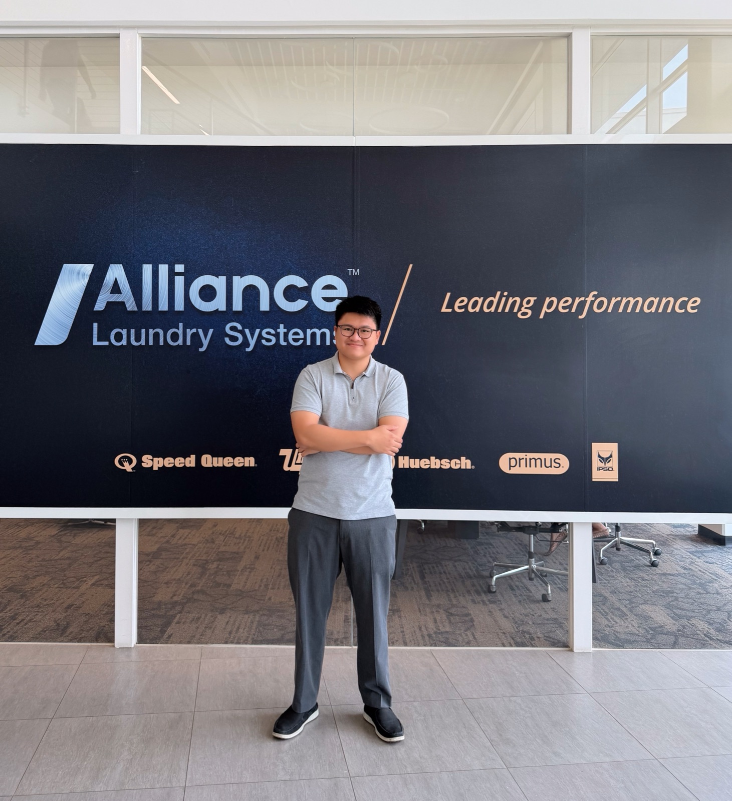 Dong 在 Alliance Laundry Systems 工厂