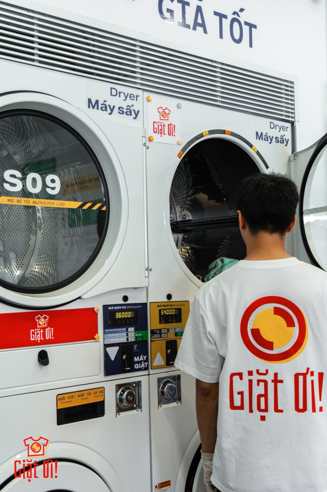 Tourist laundry pickup across Saigon — Giặt Ơi!