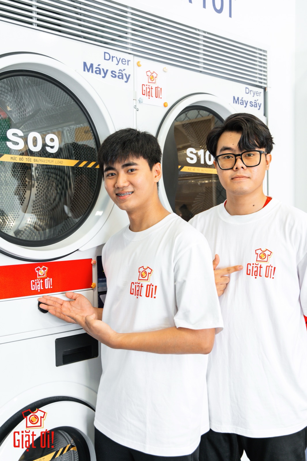 Giặt Ơi! 团队与合作洗衣店 — 统一制服、戴手套、专业